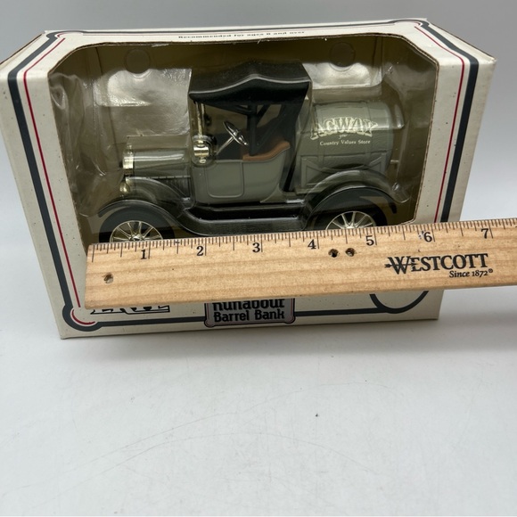 ERTL Ford Runabout 1918 Agway 1/25 Scale Barrel Truck Bank Die Cast Metal 1991 - Picture 2 of 14